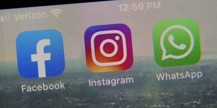 Facebook, Instagram e WhatsApp, plataformas da Meta — Foto: Richard Drew/AP