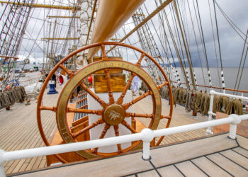 Dia do Marinheiro é celebrado com visitas históricas dos navios Cisne Branco e Maracanã ao Litoral
