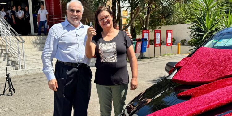 Moradora de Paranaguá ganha carro na promoção “50 Anos Premiado” do Condor