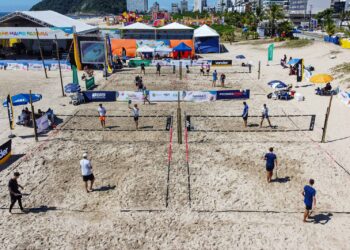 Desafio de Beach Tennis entre Matinhos e Paranaguá agita a Praia Brava e reúne ex-jogador Dagoberto