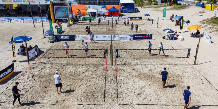 Desafio de Beach Tennis entre Matinhos e Paranaguá agita a Praia Brava e reúne ex-jogador Dagoberto