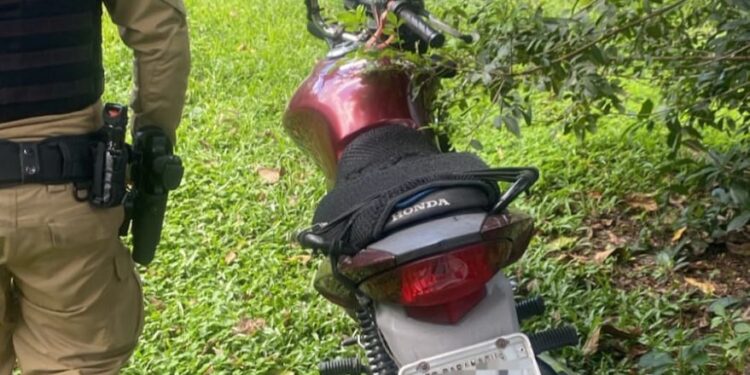 PM recupera motocicleta furtada em Paranaguá