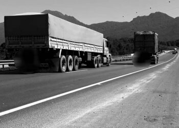 PCPR alerta: saquear cargas de caminhões acidentados nas estradas é crime