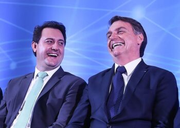 Bolsonaro aponta Ratinho Júnior como um bom nome para a presidência em 2026, mas mantém cautela sobre sucessão