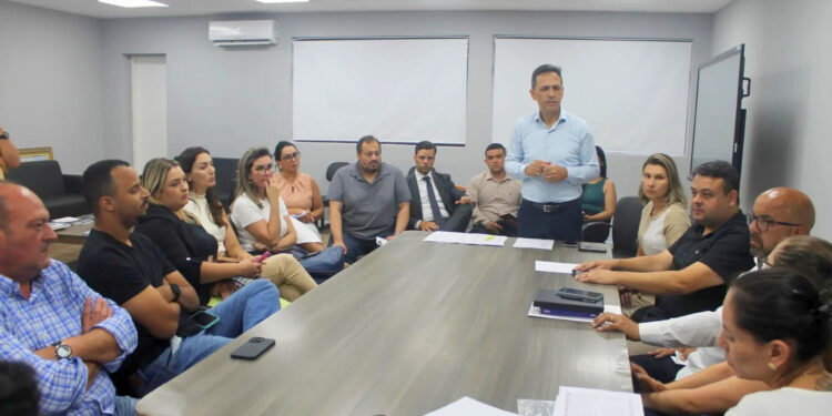Prefeito Adriano Ramos anuncia medidas emergenciais para melhorar atendimento na UPA de Paranaguá