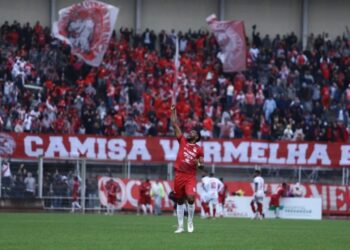 Rio Branco estreia na elite do Campeonato Paranaense neste sábado (11), com reforços de peso e torcida empolgada