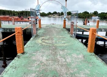 Prefeito de Paranaguá anuncia força-tarefa para recuperação dos trapiches da cidade