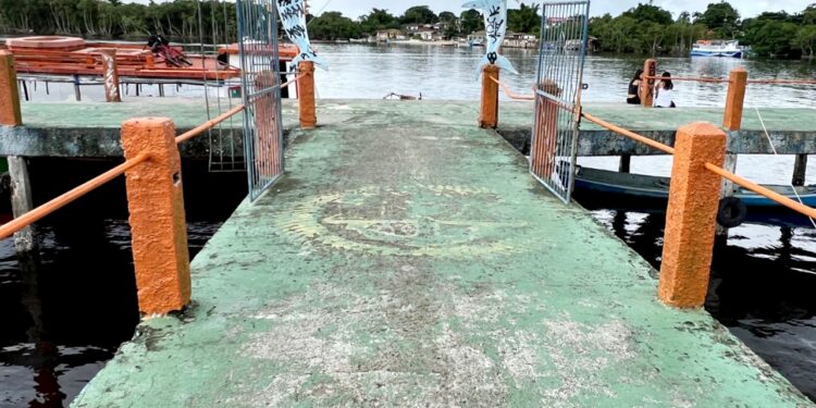 Prefeito de Paranaguá anuncia força-tarefa para recuperação dos trapiches da cidade