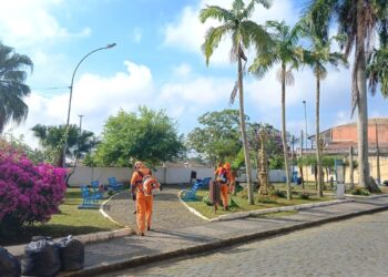 Mutirão de limpeza pública intensifica roçada e pintura em Paranaguá; confira a programação