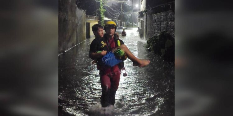 Temporal causa alagamentos em diversos bairros de Paranaguá