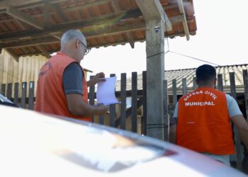 Temporal em Antonina Deixa 50 Casas Destelhadas e Causa Danos em Diversos Bairros