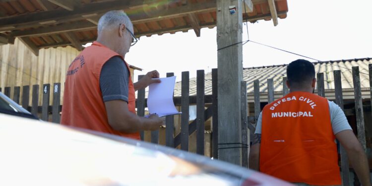 Temporal em Antonina Deixa 50 Casas Destelhadas e Causa Danos em Diversos Bairros