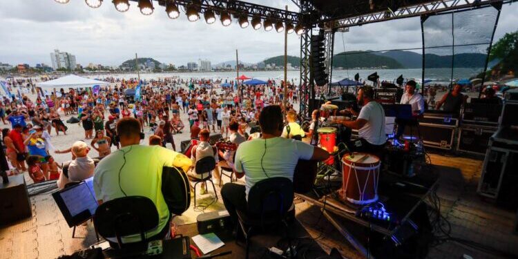 Palcos Sunset: shows gratuitos começam nesta sexta (3); confira a programação em Guaratuba e Matinhos