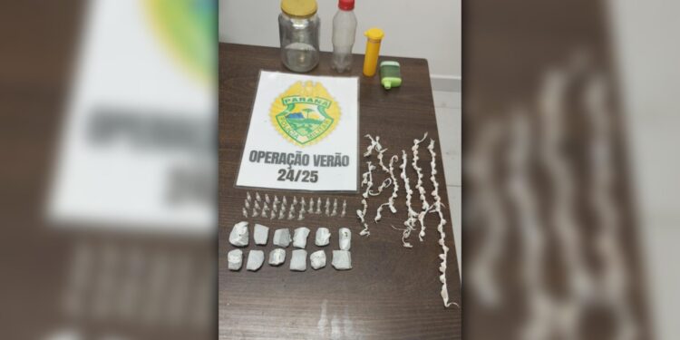 PM encontra drogas escondidas em arbusto em Matinhos