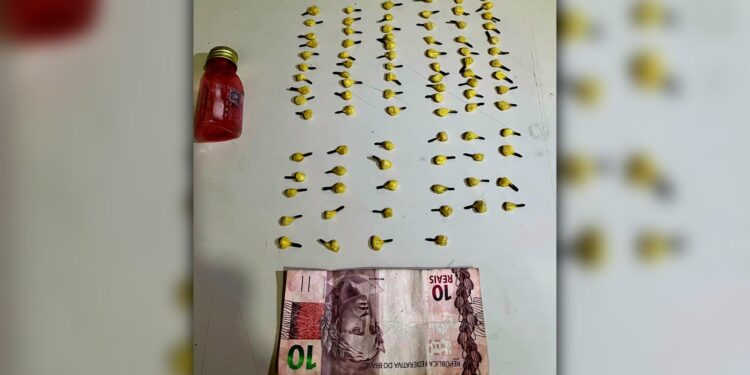 PM flagra homem com mais de 80 pedras de crack em Pontal do Paraná