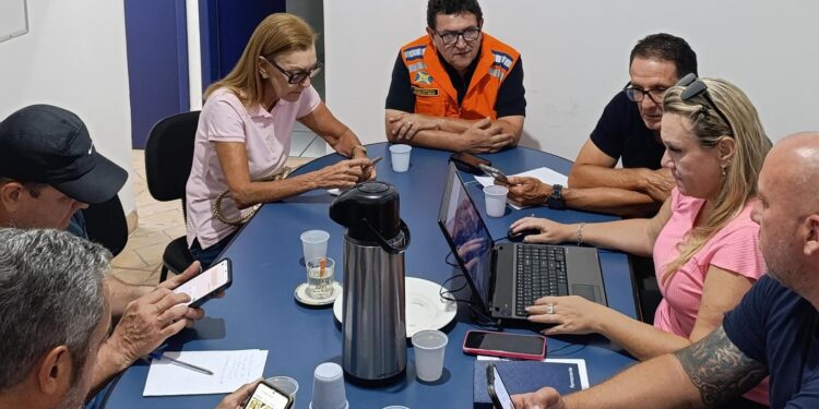 Prefeitura de Guaratuba deve decretar emergência após enchente que deixou mortos, destruiu pontes e afetou 750 famílias