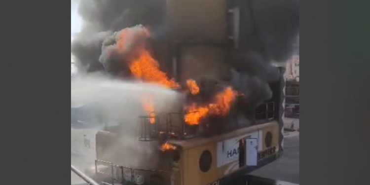 Incêndio destrói guindaste no Porto de Paranaguá; ninguém ficou ferido