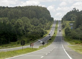 375 mil veículos devem passar pela BR-277 em direção ao Litoral do Paraná durante o Carnaval