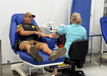 Policiais militares doam sangue em ação voluntária e reforçam estoques do Hemepar Paranaguá antes do Carnaval
