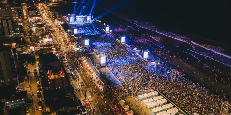 Astros do sertanejo reúnem mais de 278 mil fãs em shows nacionais no Litoral no fim de semana