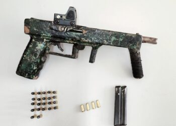 Rapaz acusado de atirar na ex-mulher é preso pela Polícia Militar em Paranaguá; uma submetralhadora artesanal foi apreendida