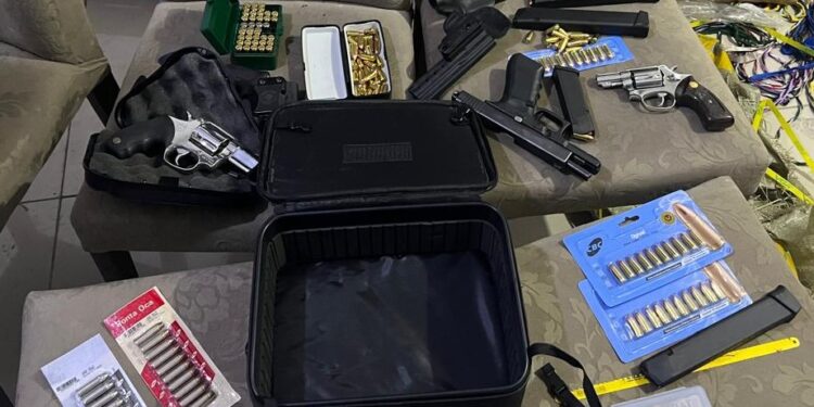 PF e Receita Federal prendem 3 pessoas em ação contra quadrilha especializada em contrabando e descaminho