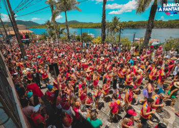 Banho à Fantasia: tradicional pré-Carnaval de Paranaguá reunirá 12 blocos inscritos e milhares de foliões
