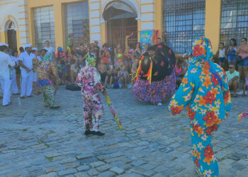 Folia do Boi de Mamão anima o pré-carnaval de Paranaguá neste sábado (22)