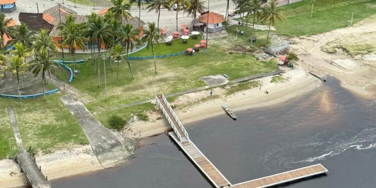 Paranaguá recebe primeiro flutuante instalado pelo IAT; outras sete estruturas serão concluídas até março