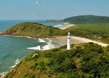 Ilha do Mel terá turismo ampliado, taxa ambiental e regras mais rígidas; veja o que muda