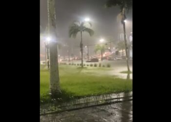 Com 67 mm de chuva em três horas, Paranaguá registra alagamentos e danos; veja as fotos
