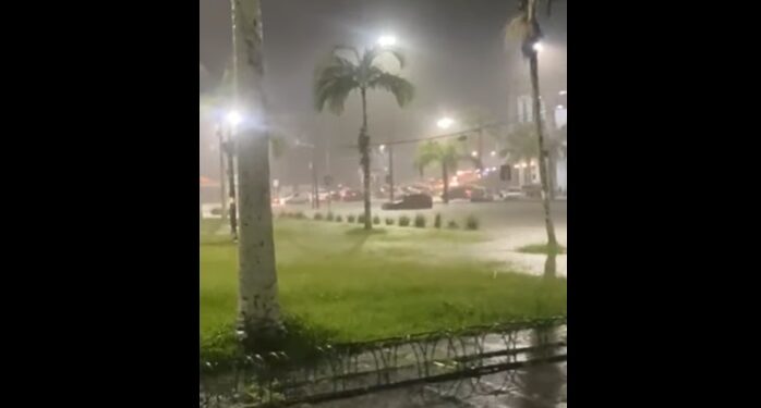 Com 67 mm de chuva em três horas, Paranaguá registra alagamentos e danos; veja as fotos