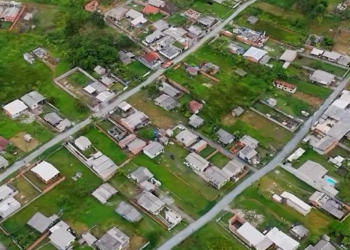 Prefeito Adriano Ramos promete regularização e melhorias para a Vila das Torres, em Paranaguá
