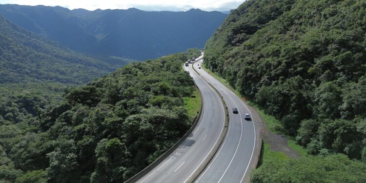 Mais de 40 mil veículos começam a deixar o litoral nesta terça-feira, 4