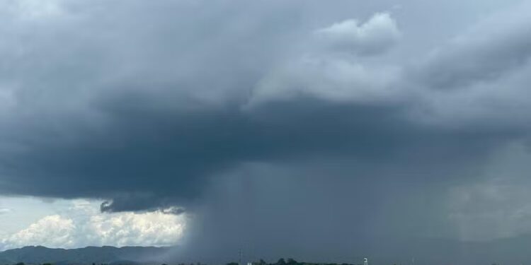 Defesa Civil emite alerta amarelo para chuvas intensas no Litoral do Paraná