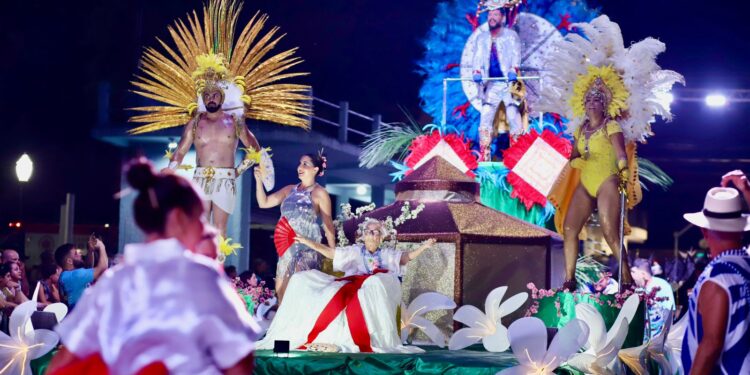 Carnaval no Litoral do Paraná atrai mais de 800 mil pessoas no fim de semana; programação segue intensa até terça (4)