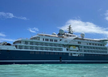 Ilha do Mel recebe cruzeiro de luxo com passageiros de diversas nacionalidades nesta sexta (28)