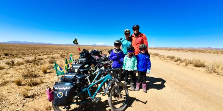Família de Morretes percorre mais de 7 mil quilômetros de bicicleta pela América do Sul