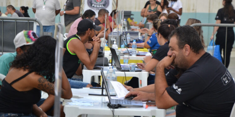 Mutirão em Guaratuba oferece serviços gratuitos de documentação, assistência jurídica e atendimento social