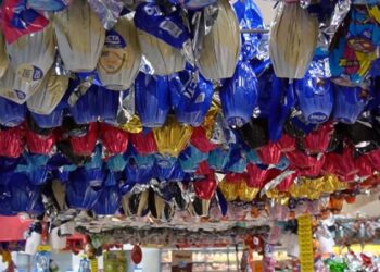 Páscoa 2025: venda de ovos de chocolate movimenta supermercados do litoral