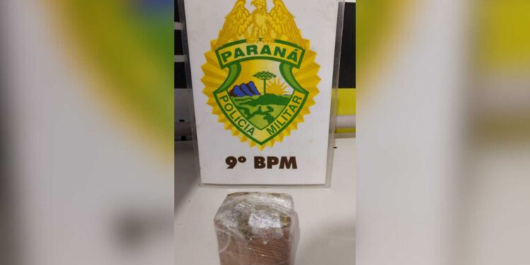 Homem é flagrado pela PM com tablete de maconha na praia dos Paraguaios em Guaratuba