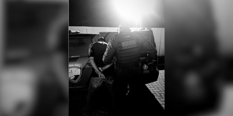 GCM prende homem que furtou equipamentos da Secretaria da Mulher instalada no terminal urbano em Paranaguá