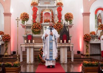 Comunidade católica pede a permanência do padre Emerson Zella na Catedral Diocesana de Paranaguá
