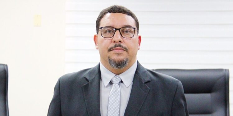 Após polêmica com Irineu Cruz, Câmara de Paranaguá quer endurecer regras para faltas sem desconto no salário