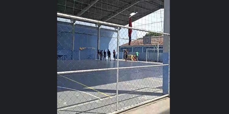 Homem sofre queda de aproximadamente 10 metros ao tentar resgatar paraquedas em escola de Paranaguá