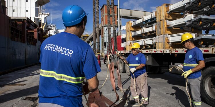 Porto de Paranaguá vive marco histórico com ingresso e capacitação de novos TPAs após décadas sem renovação