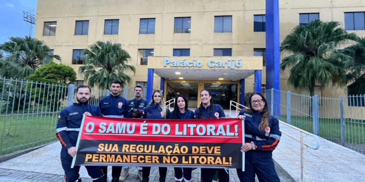 Profissionais do SAMU protestam contra transferência da Central de Regulação do Litoral para Curitiba