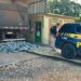 PRF apreende mais de 670 quilos de cocaína na BR- 487; droga estava em um caminhão carregado com soja que seria descarregado em Paranaguá