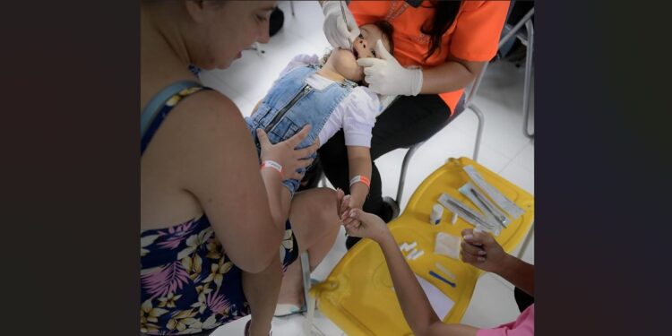 Com apoio da banda Sorriso Maroto, Barco Sorriso leva atendimento de saúde a comunidades isoladas de Guaraqueçaba