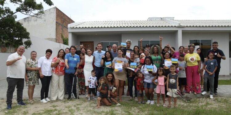 Pontal do Paraná avança na política habitacional com nova fase de construção de casas populares e entrega de títulos de propriedade